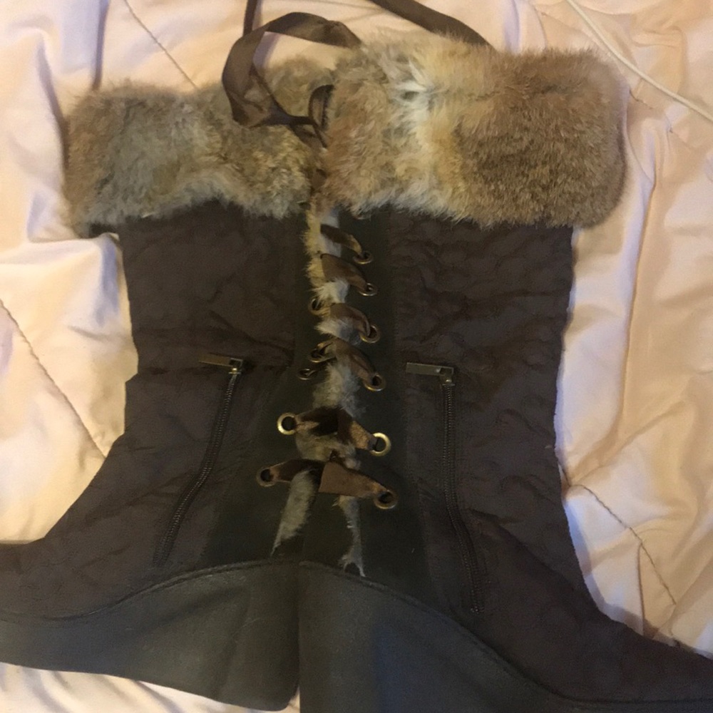 Fur boots 👢 - Picture 2 of 2